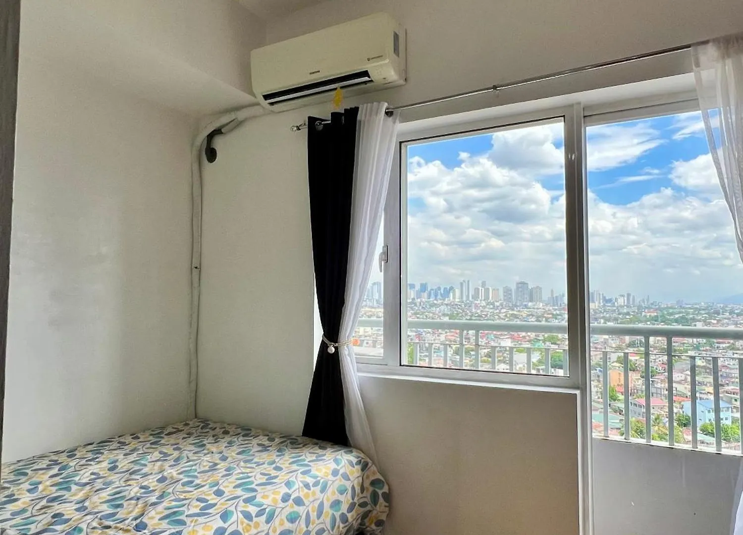 Apartment Taguig City Grace Residences With Small Balcony Manila
